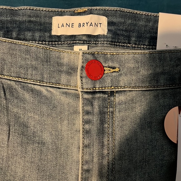 Lane Bryant Signature Fit Boyfriend Midi Short with rainbows Size 18 NWT - Picture 5 of 6